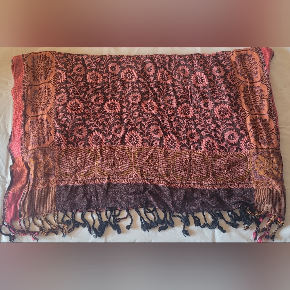 Elegant Floral Patterned Scarf